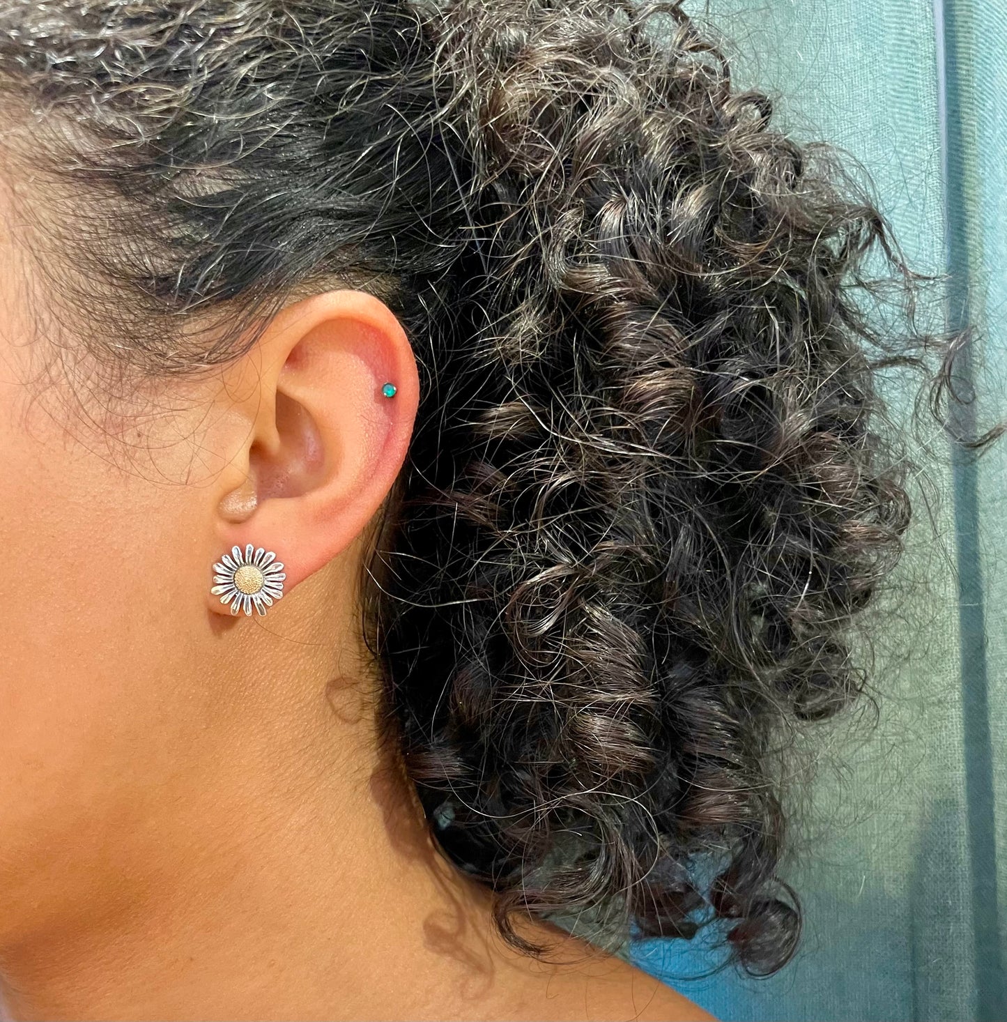 Daisy Post Earrings - Medium