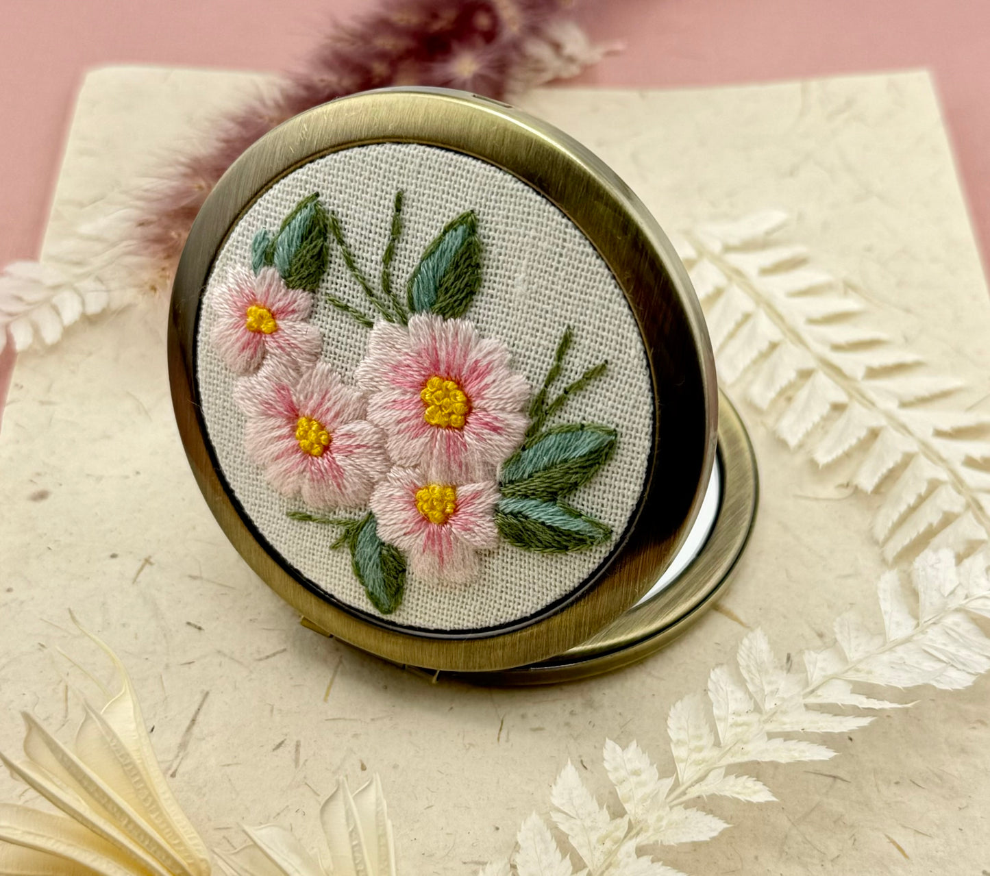 Embroidered Compact Mirror - Pink Daisies