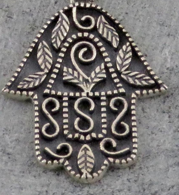 Detailed Leaf Motif Hamsa Necklace - Sterling