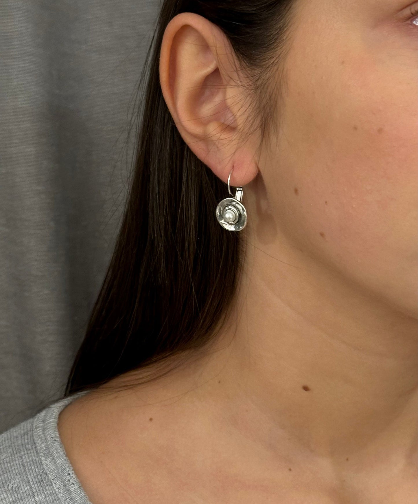 Rustic Silver Pearl Earrings, Boho Chunky Silver Earrings, Hammered Silver Pearl Earrings, Chunky Pearl Earrings, Round Pearl Silver Earring