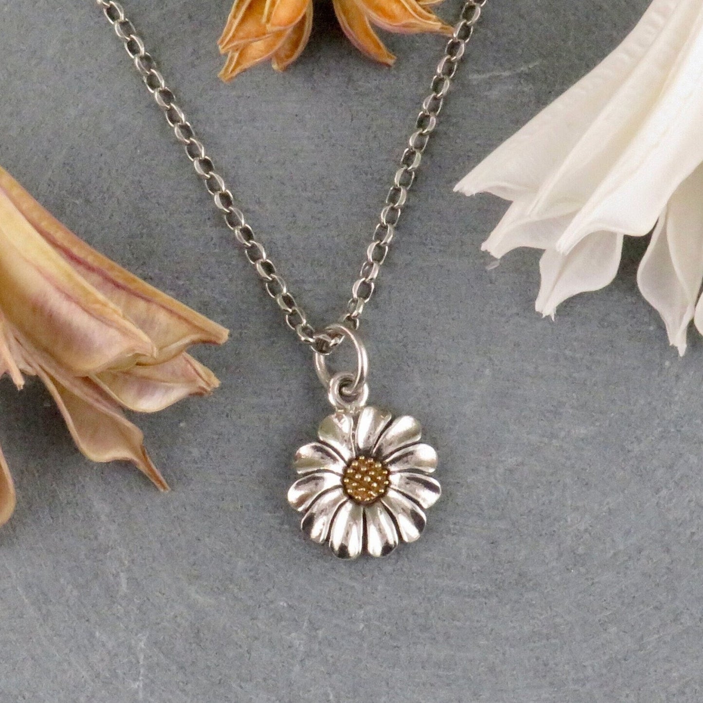 Small Daisy Necklace
