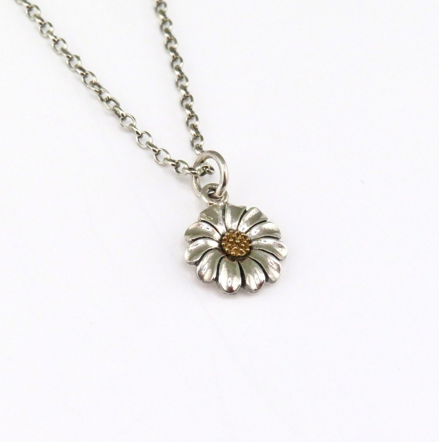 Small Daisy Necklace