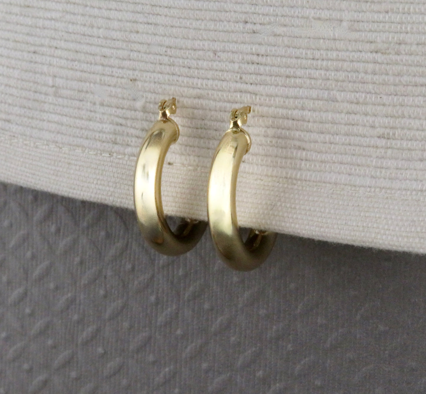 Gold Filled Latched Hoop Earrings - Medium