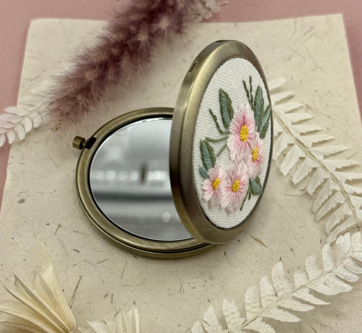 Embroidered Compact Mirror - Pink Daisies
