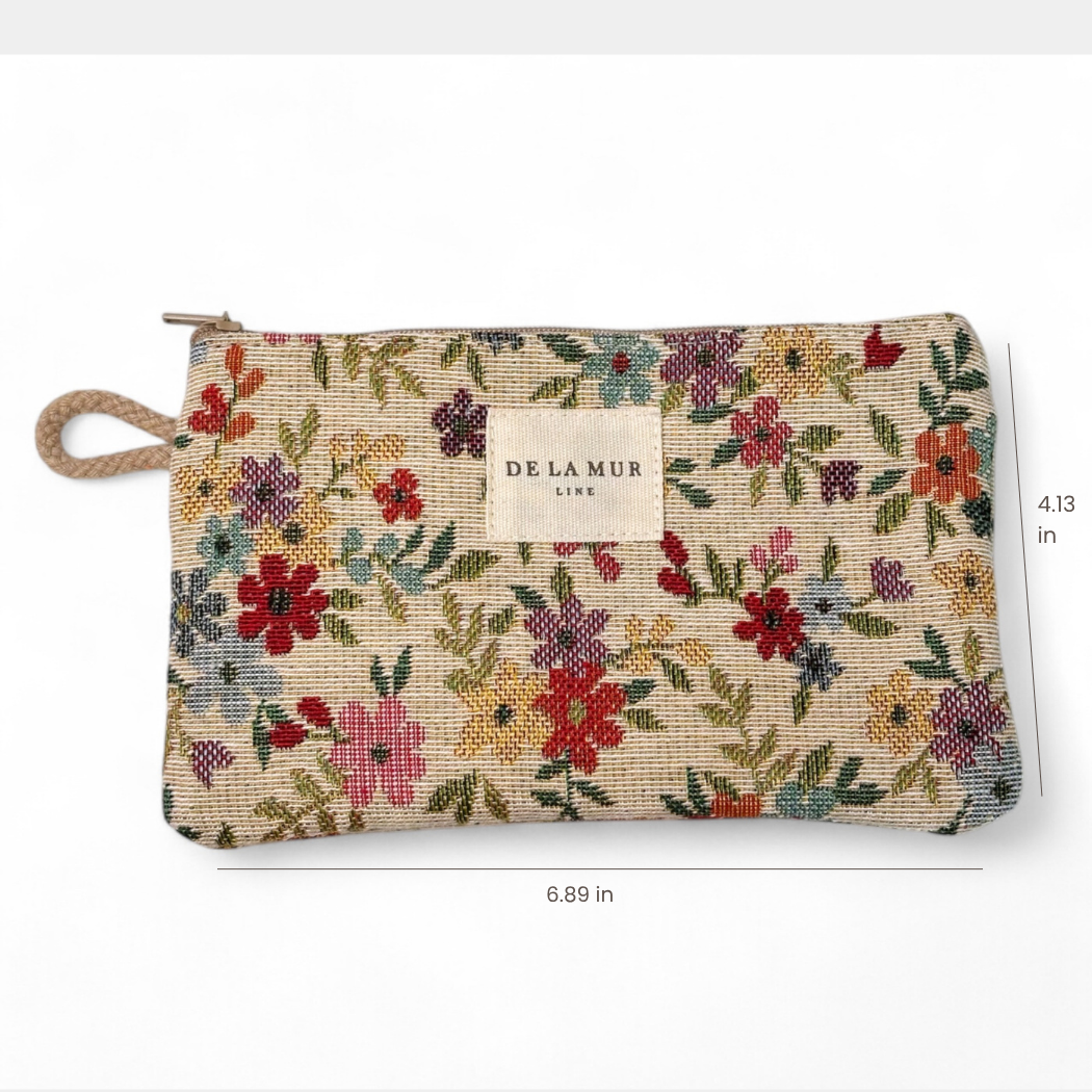 Introducing the Floral Jacquard Small Makeup Bag / Coin Purse – Beige (Blum) by DE LA MUR LINE US Inc: a rectangular pouch made from jacquard fabric, featuring a zipper closure, rope loop, and signature DE LA MUR LINE label. Measuring 6.89 inches wide and 4.13 inches tall, it’s perfect for use as a coin purse or small makeup bag.