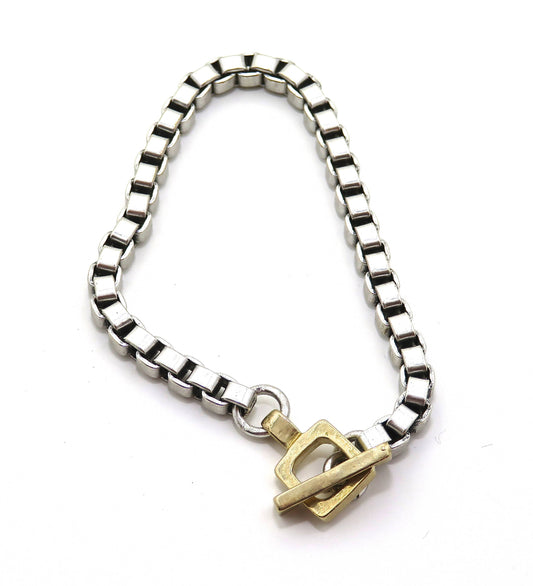 Square Chain with Square Toggle