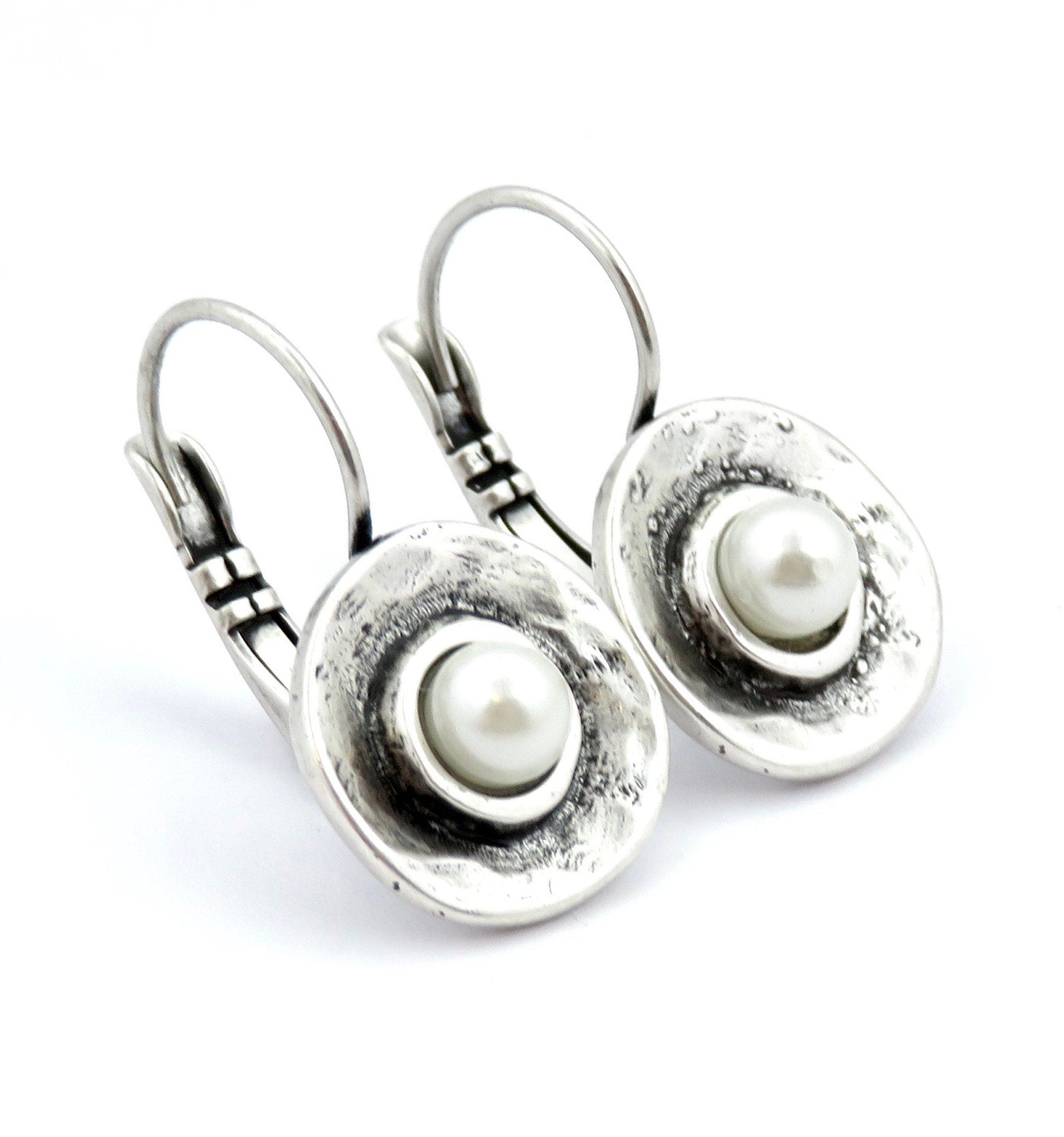 Rustic Silver Pearl Earrings, Boho Chunky Silver Earrings, Hammered Silver Pearl Earrings, Chunky Pearl Earrings, Round Pearl Silver Earring