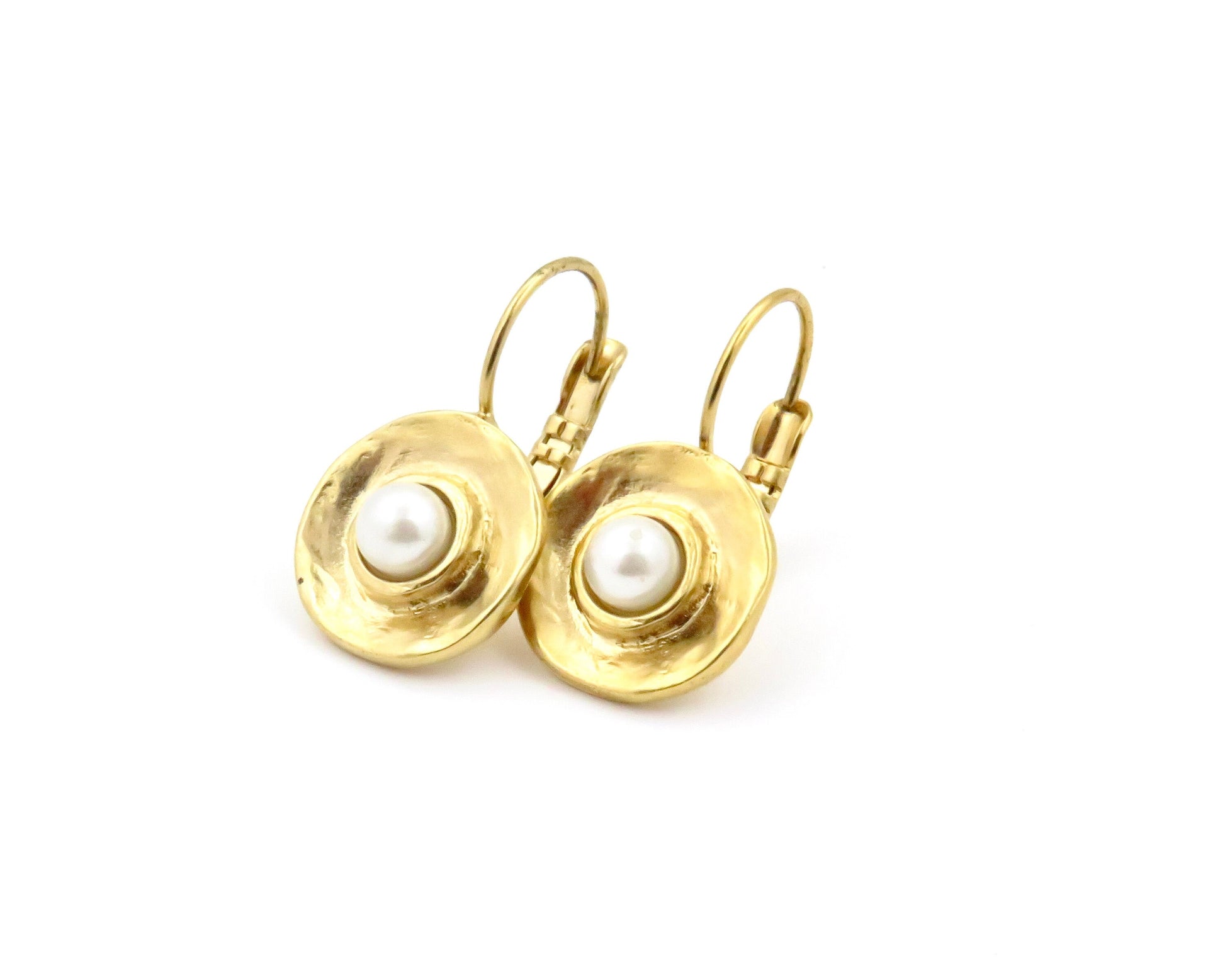 Gold Pearl Earrings, Hammered Gold Pearl Earring, Boho Gold Earrings, Hammered Pearl Earrings, Rustic Gold Earring, Pearl Disc Earring