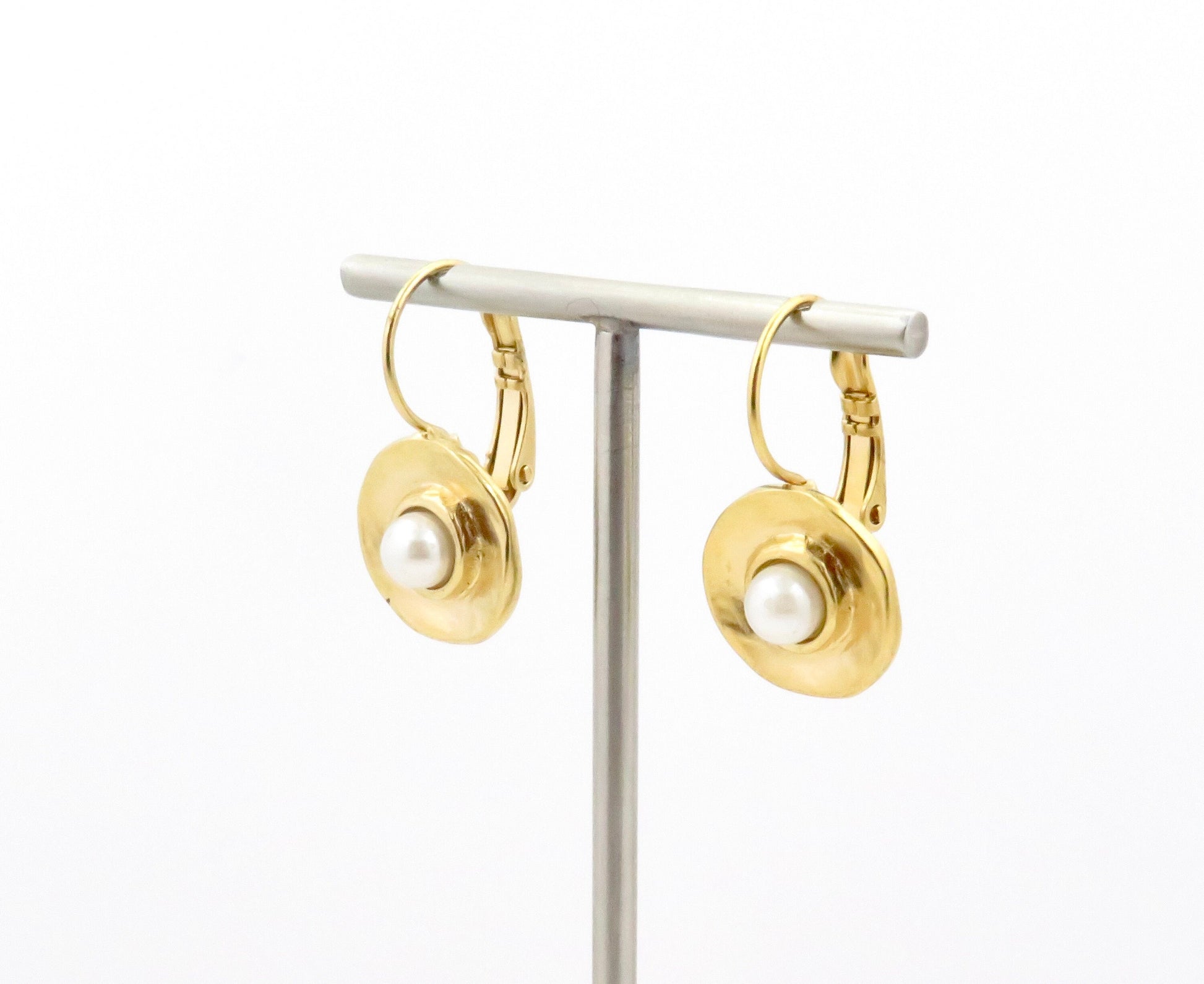 Gold Pearl Earrings, Hammered Gold Pearl Earring, Boho Gold Earrings, Hammered Pearl Earrings, Rustic Gold Earring, Pearl Disc Earring