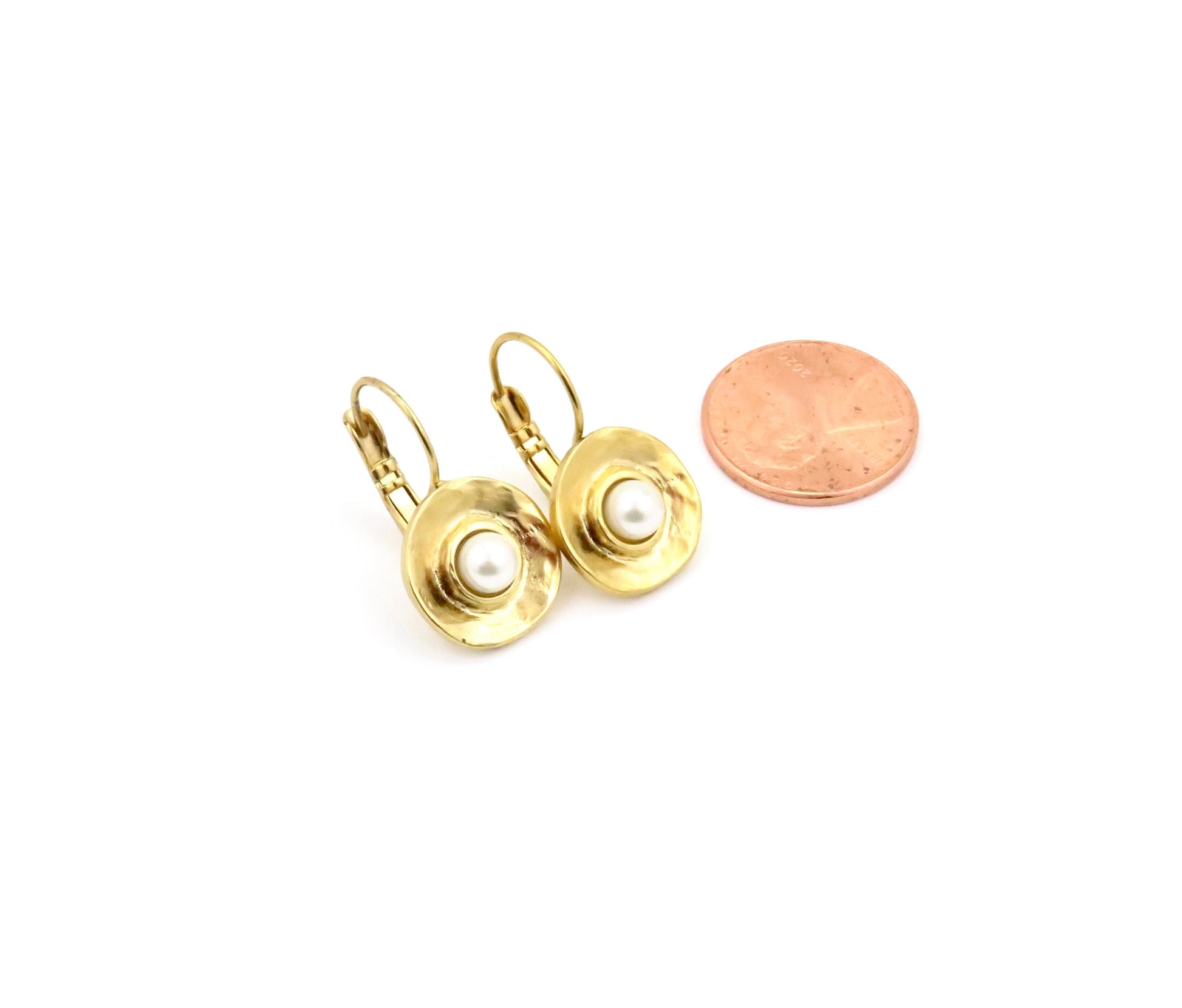 Gold Pearl Earrings, Hammered Gold Pearl Earring, Boho Gold Earrings, Hammered Pearl Earrings, Rustic Gold Earring, Pearl Disc Earring