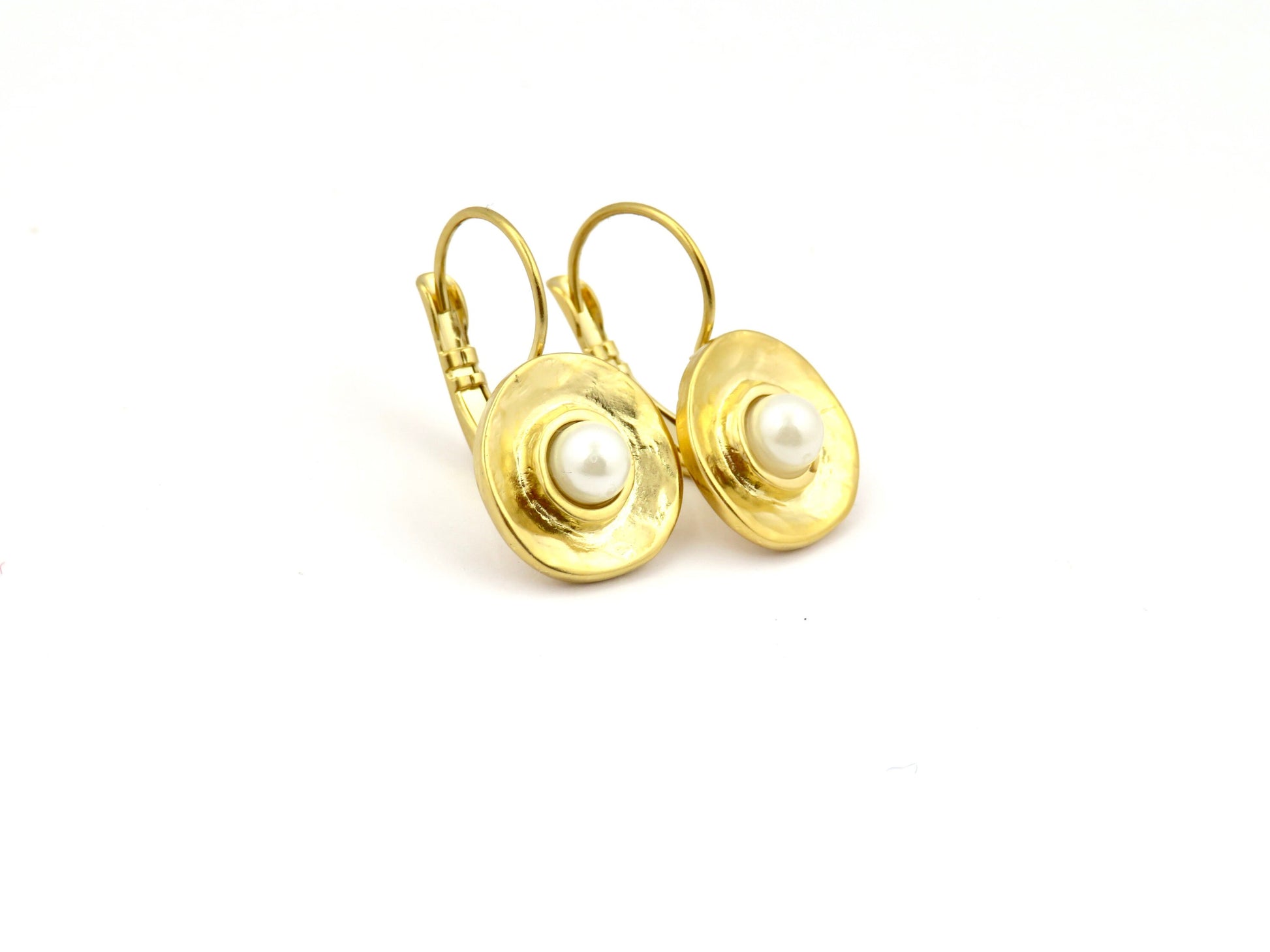 Gold Pearl Earrings, Hammered Gold Pearl Earring, Boho Gold Earrings, Hammered Pearl Earrings, Rustic Gold Earring, Pearl Disc Earring