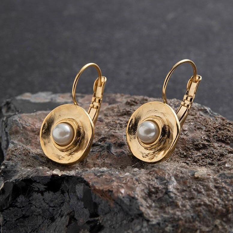 Gold Pearl Earrings, Hammered Gold Pearl Earring, Boho Gold Earrings, Hammered Pearl Earrings, Rustic Gold Earring, Pearl Disc Earring
