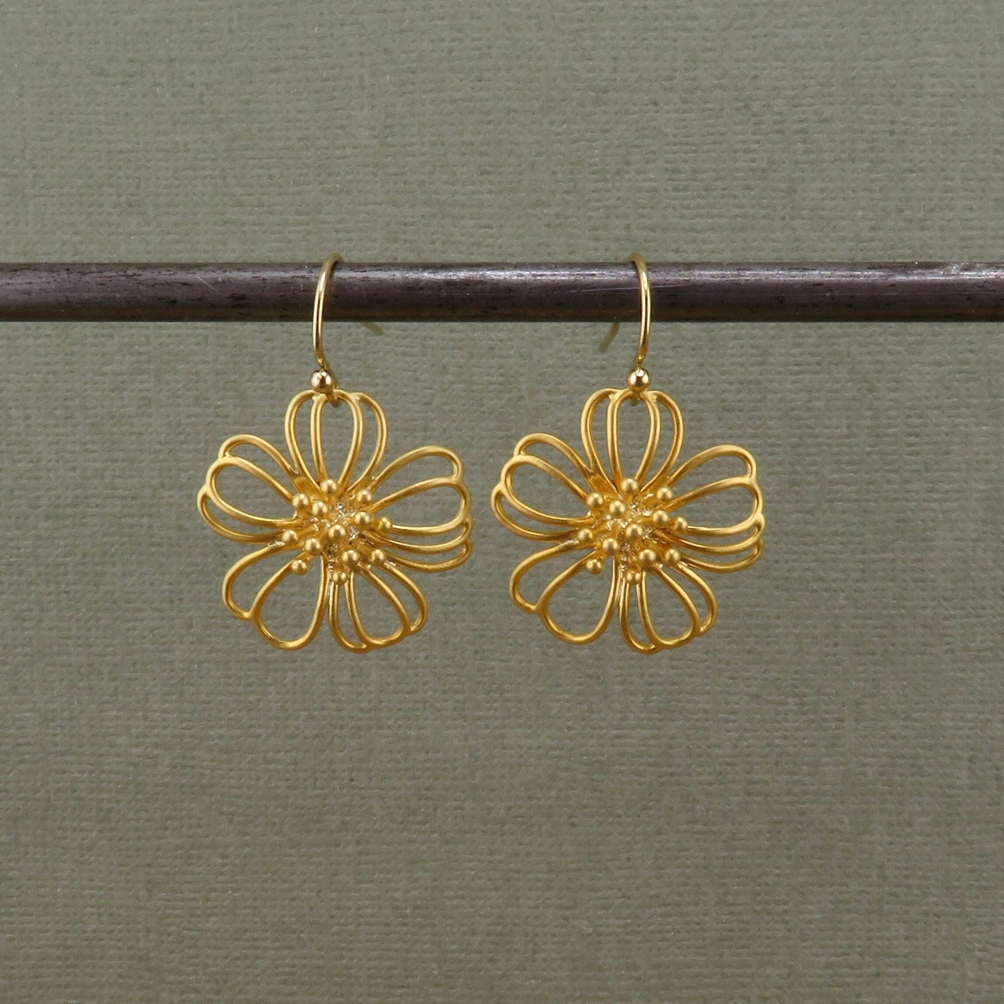 Gold Flower Earrings | Wire Flower Earrings | Lightweight Flower Earrings | Gold Daisy Earrings | Earrings