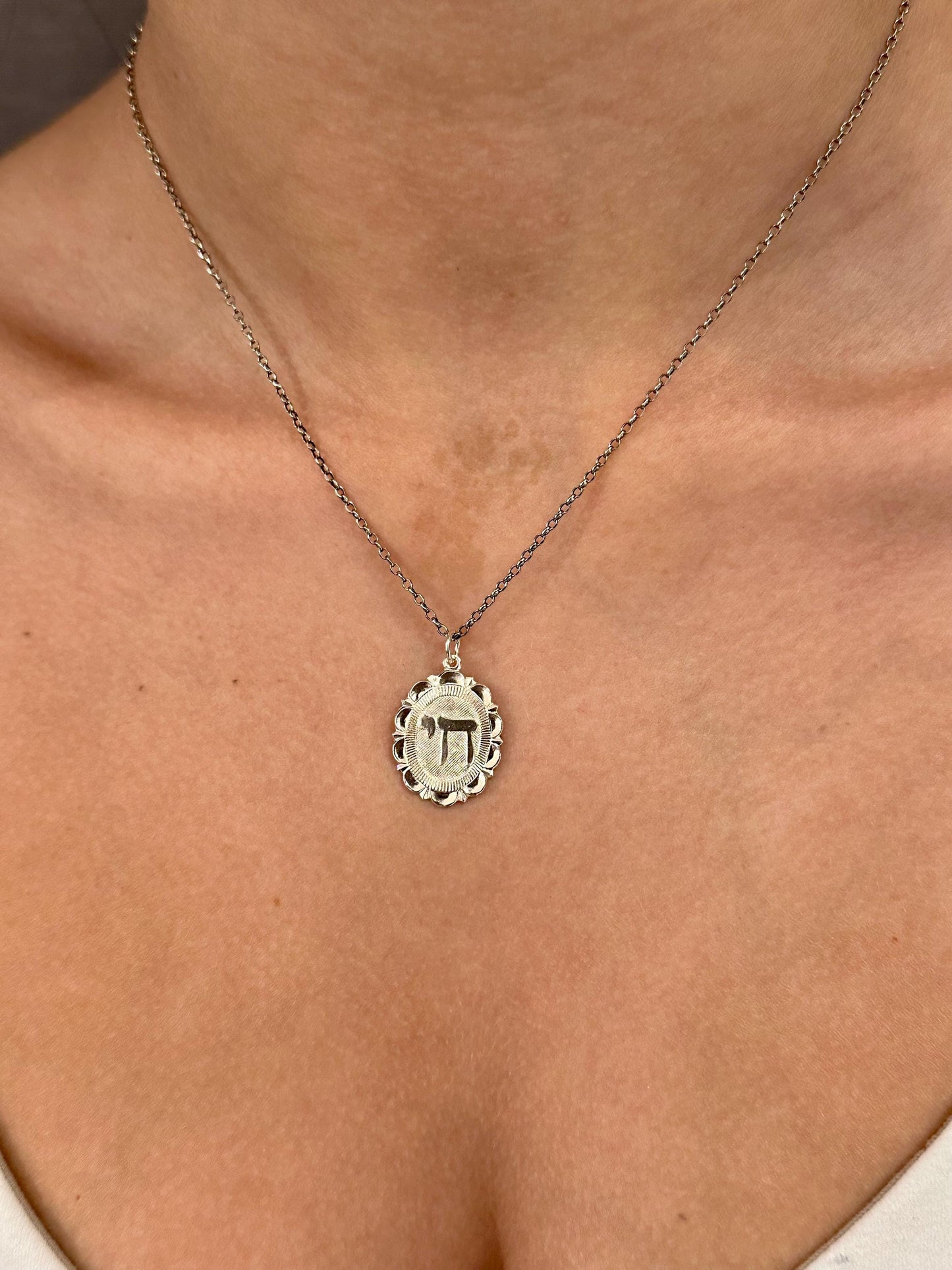 Scalloped Oval Disc 'Chai' Necklace Silver