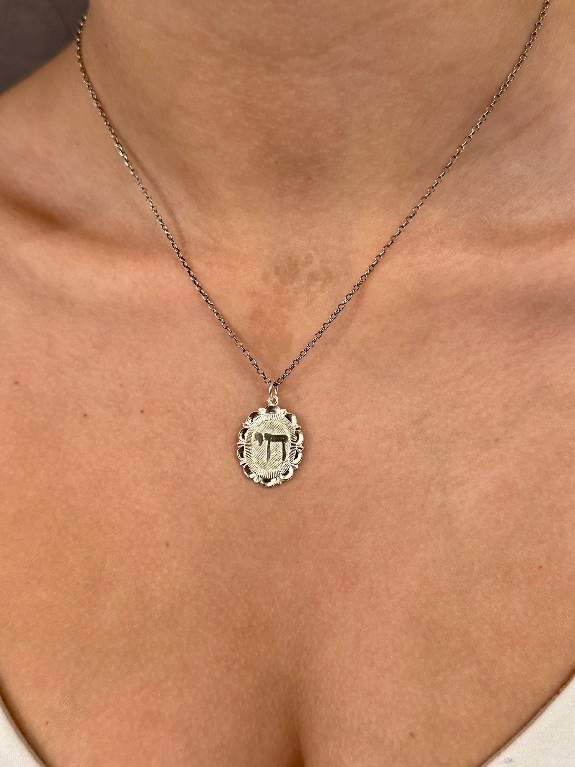Scalloped Oval Disc 'Chai' Necklace Silver