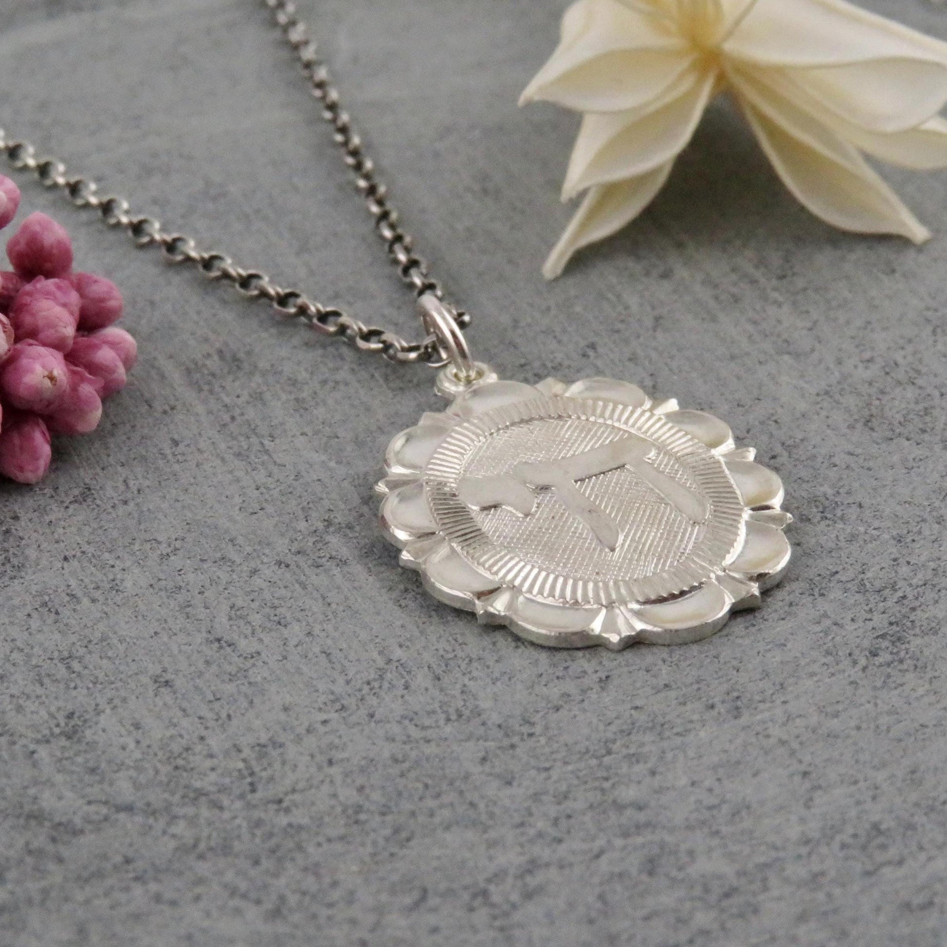Scalloped Oval Disc 'Chai' Necklace Silver