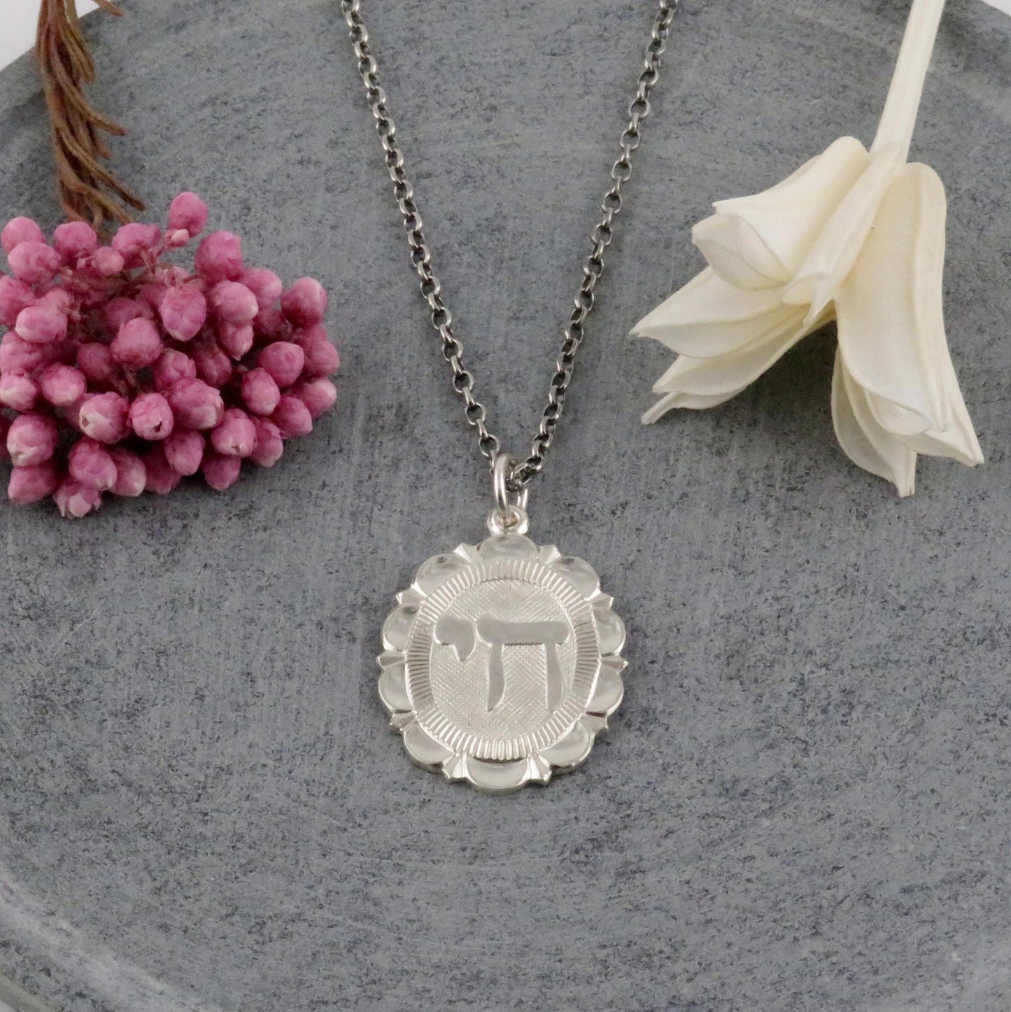 Scalloped Oval Disc 'Chai' Necklace Silver