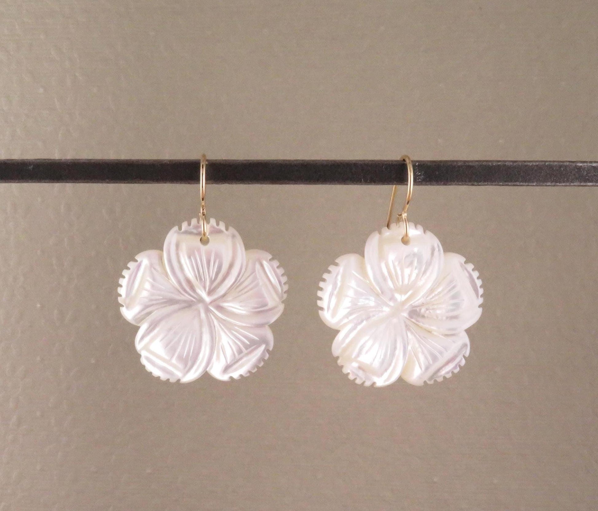 Mother of Pearl Earrings | Pearl Flower Earrings | Pearl Nature Earrings | Mother of Pearl Flower Earrings | Carved Mother Pearl Earrings